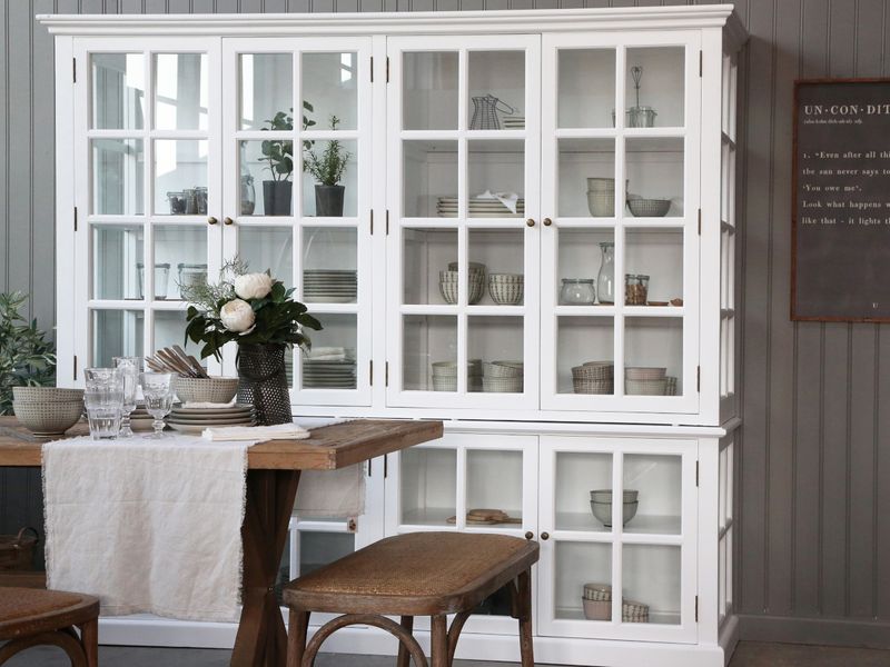 RIKO, großer Vitrinenschrank weiß vintage mit 8 Türen