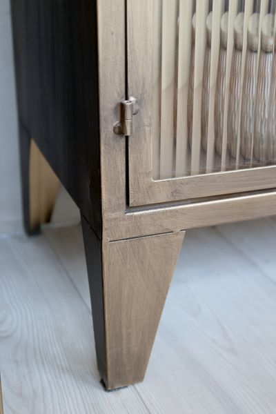 LUCI, Kleine Vitrine antik Messing 1 Glastür & 3 Klapptüren