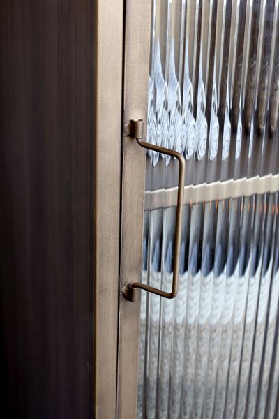 LUCI, Kleine Vitrine antik Messing 1 Glastür & 3 Klapptüren