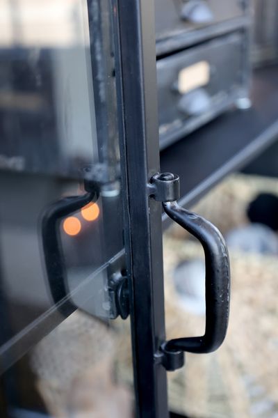 Metall Vitrine JAN, H 175 cm schwarz, Metallschrank 3 Glastüren + 1 Regal