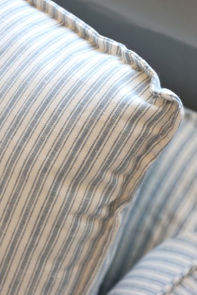 Matz Möbel Landhaus Sofa NELE blau-creme gestreift 3 Sitzer