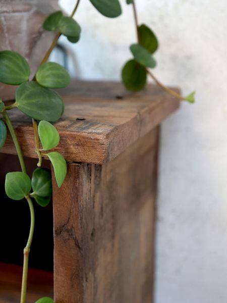 LILLY, Wandregal recycelt altes Holz