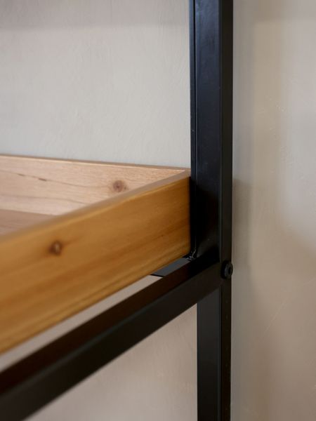 JUNE, Industriedesign Regal mit 6 Fächern Holz-Metall