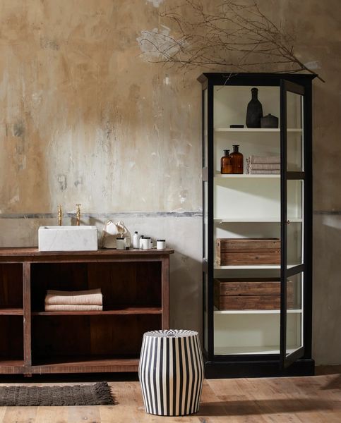 NELLY, Schmale Vitrine Holz schwarz-weiß im Landhausstil