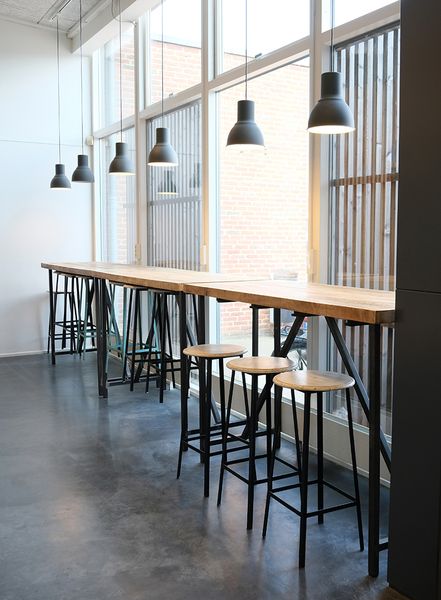 RAJA, Stehtisch Holz-Metall Industriedesign
