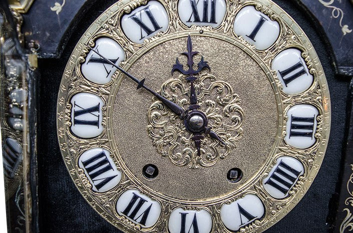 50, Antike Tischuhr Boulle