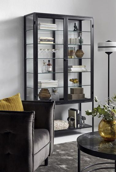 JETTE, hochbeinige Metall Vitrine mit Regal H 198 cm
