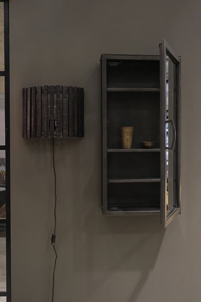ELI, Wandvitrine H 80 cm Metall silber-grau Industriedesign