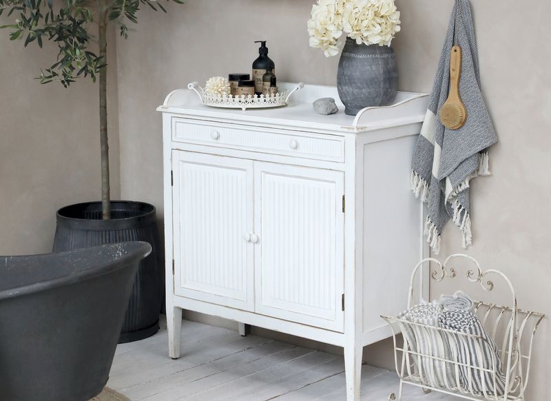 Vintage weiße Kommode TILA 83 cm breit im Landhausstil